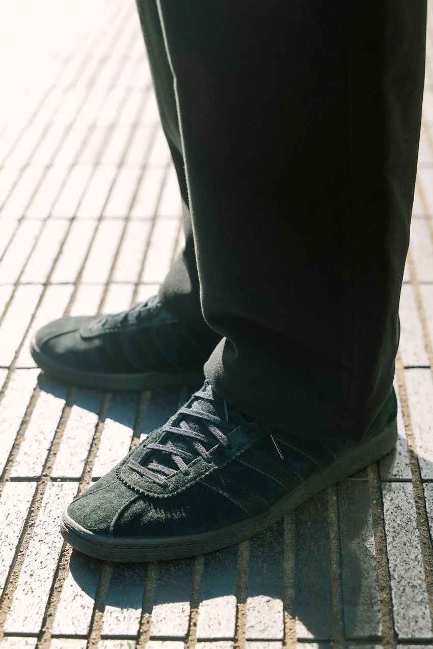 街角で見つけたコモリの"黒アウター"5選。「何気ないけど、洒落て見える」スタイル集 - 7枚目の画像