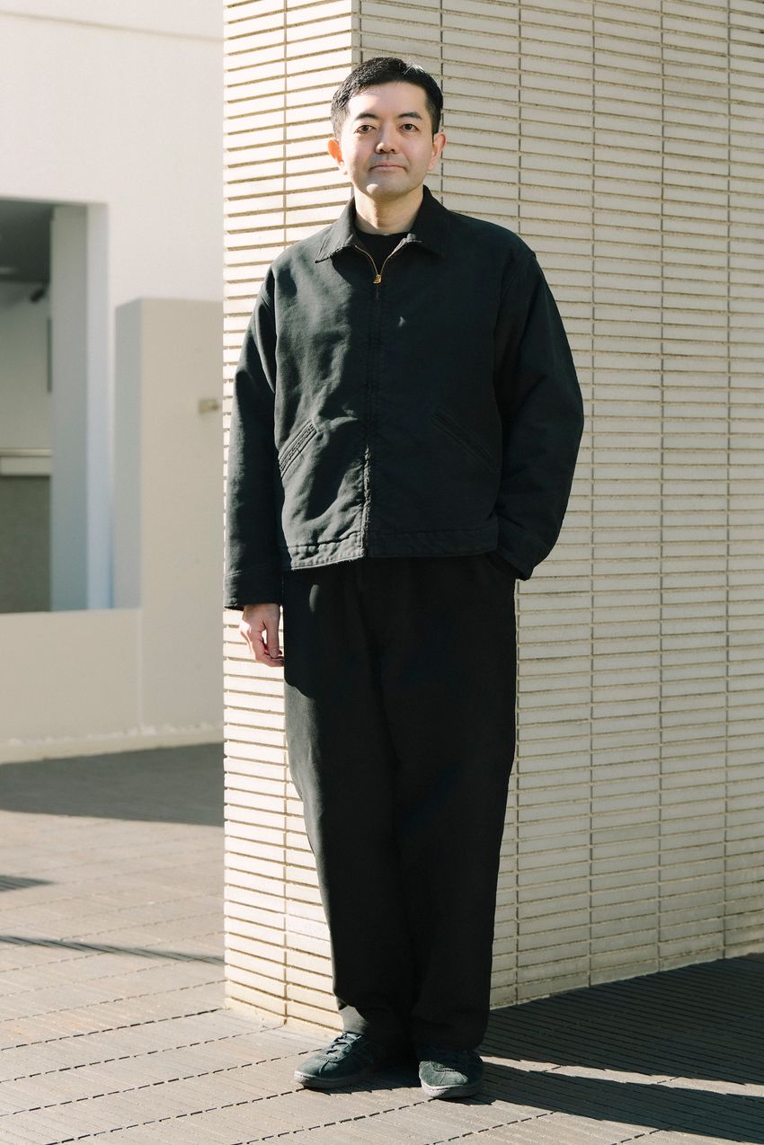 街角で見つけたコモリの"黒アウター"5選。「何気ないけど、洒落て見える」スタイル集 - 6枚目の画像