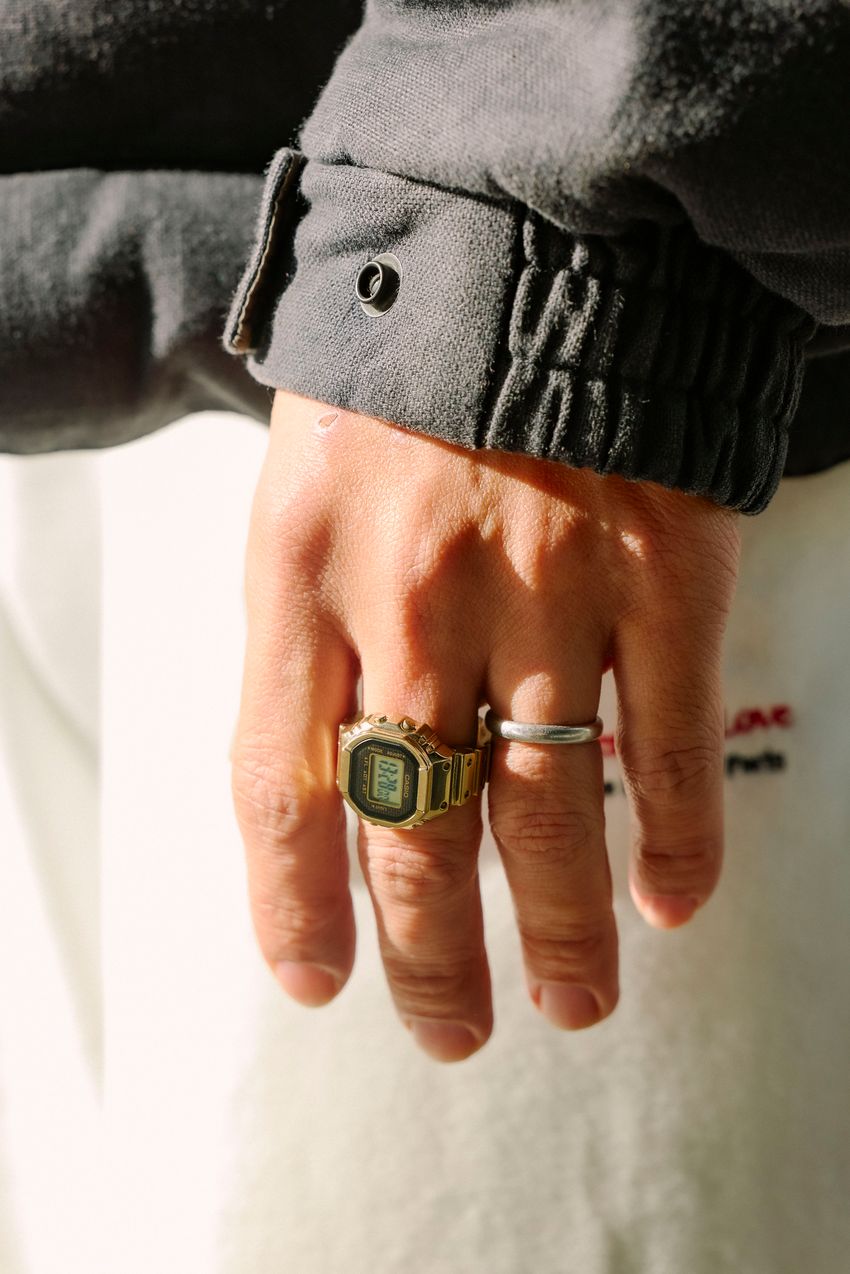 「Gジャンはインナーです」。コーデに奥行きを生む上級テクを街角のリアルスナップでチェック - 9枚目の画像