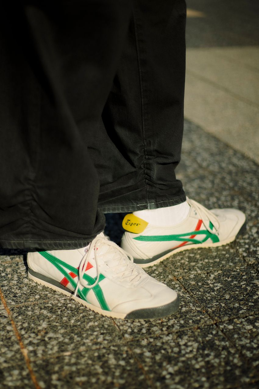 洒落た大人の“カーディガン術”をスナップで。春先に役立つ5名の好サンプルを紹介 - 1枚目の画像