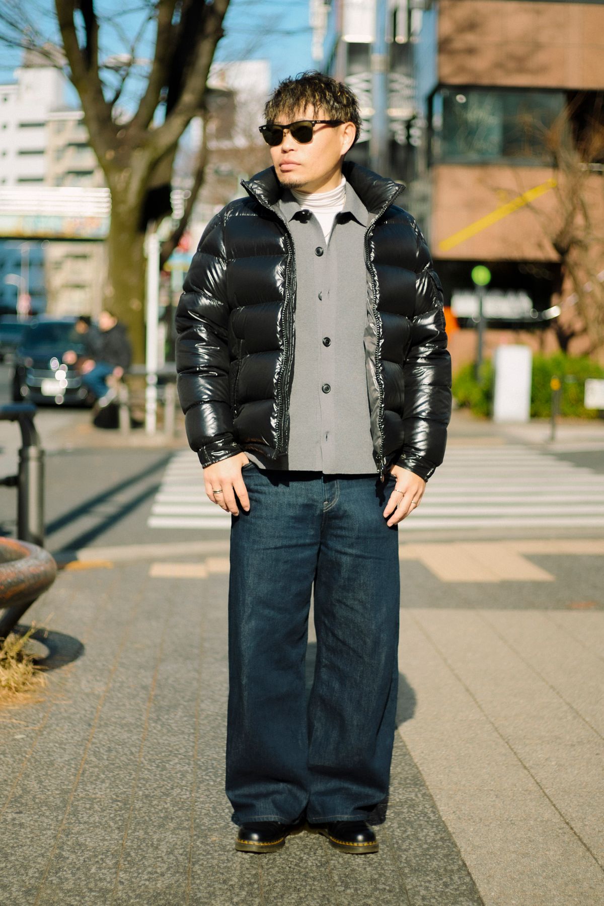 ダウンジャケット モンクレール  シャツ ユニクロ  デニム ユニクロ  シューズ ドクターマーチン  眼鏡 レイバン  腕時計 ニクソン  ネックレス ハンドメイド  リング ブルガリ