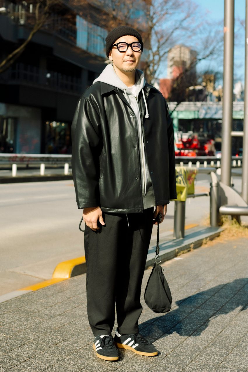 「革ジャンのインナー、何着る？」キレイめ、個性派etc.街の“技アリ着こなし術”を総チェック！ - 10枚目の画像