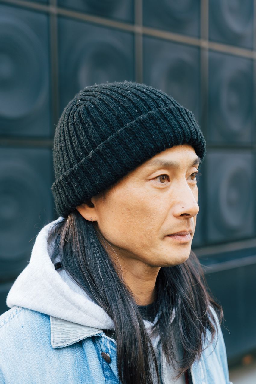 30〜40代のニット帽は“ブラック率”高し。ダウン、デニムジャケットetc.洒落者の合わせをスナップで - 11枚目の画像