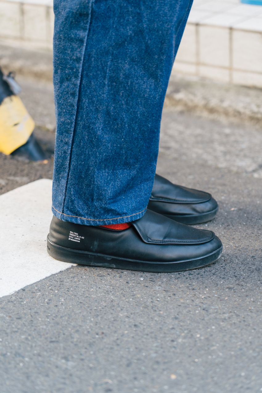 ついつい“足元に目がいく”洒落者5名。ソックスや色合わせが巧みなコーディネイトをパパラッチ - 13枚目の画像