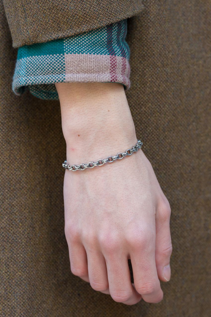 アウターの下には“チェックシャツ仕込み”が調子よし！街で見つけた大人たちの着こなし5好例 - 10枚目の画像