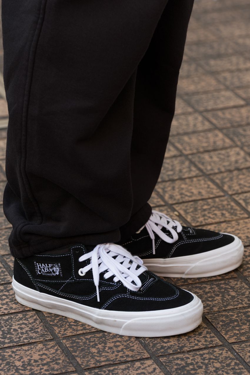 真冬の“ブラックアイテム”を巧みに使った5名の好例。人気はレザー、ベストetc.挿し色テクも公開 - 3枚目の画像