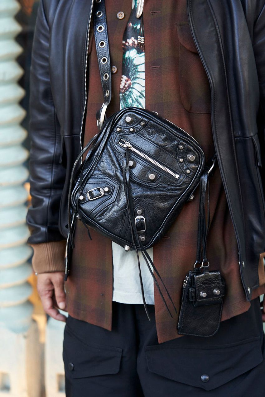 アウターの下には“チェックシャツ仕込み”が調子よし！街で見つけた大人たちの着こなし5好例 - 7枚目の画像