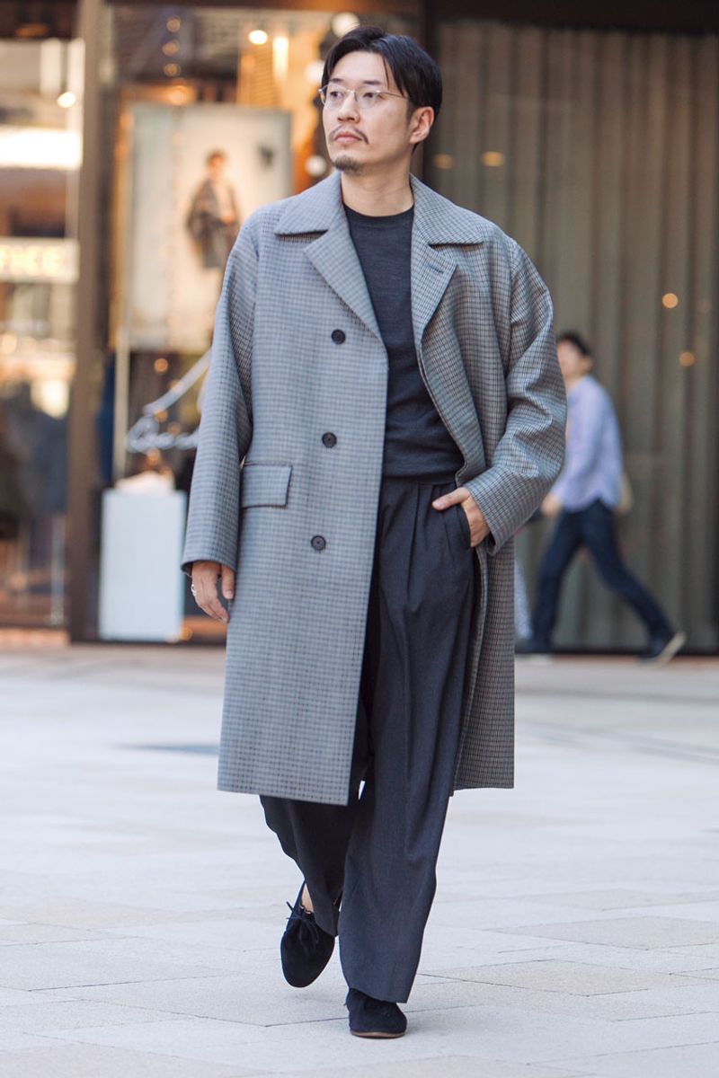 首元をスッキリさせれば、軽やかモノトーンコーデに 宮地知宏