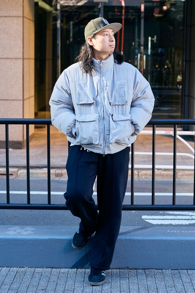 ダウンジャケット＝不明