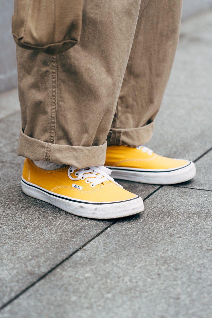 永遠の大定番、ヴァンズ「オーセンティック」。洒落た取り入れ方5選を街角スナップで！ - 8枚目の画像