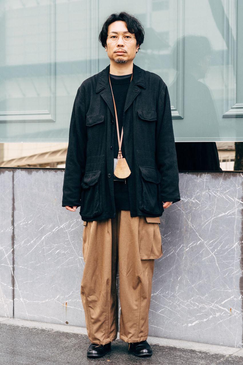 街角で見つけたコモリの"黒アウター"5選。「何気ないけど、洒落て見える」スタイル集 - 11枚目の画像