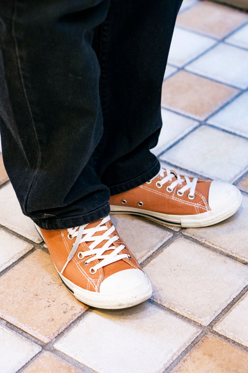 春こそコンバースの出番！ 足元を彩る投入術を街のリアルコーデで解説 - 4枚目の画像
