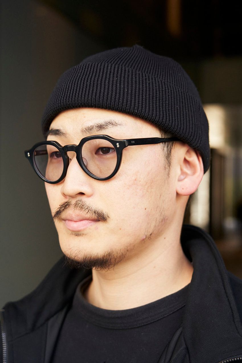 30〜40代のニット帽は“ブラック率”高し。ダウン、デニムジャケットetc.洒落者の合わせをスナップで - 9枚目の画像