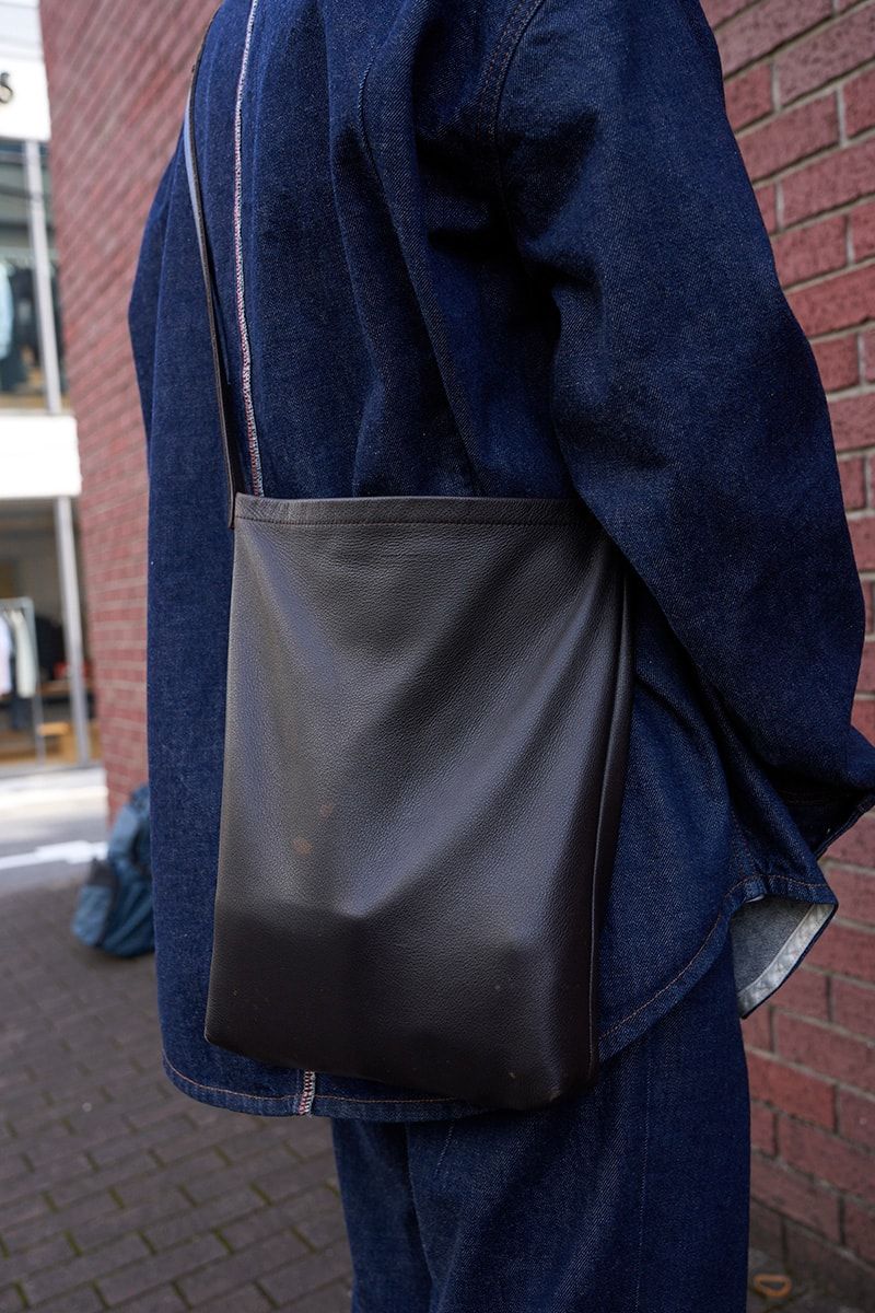 シンヤコヅカのシャツコーディネート | 260126-1711-04 明石大地 7枚目の写真