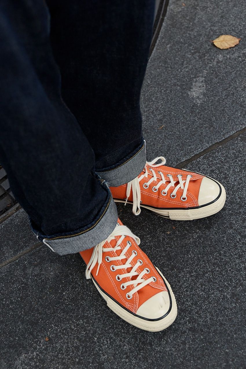春こそコンバースの出番！ 足元を彩る投入術を街のリアルコーデで解説 - 9枚目の画像
