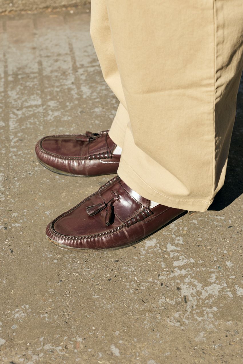 「足元は“ブラウン”がトレンド説」をスナップで検証！特に“アースカラー”コーデと好相性だった - 7枚目の画像