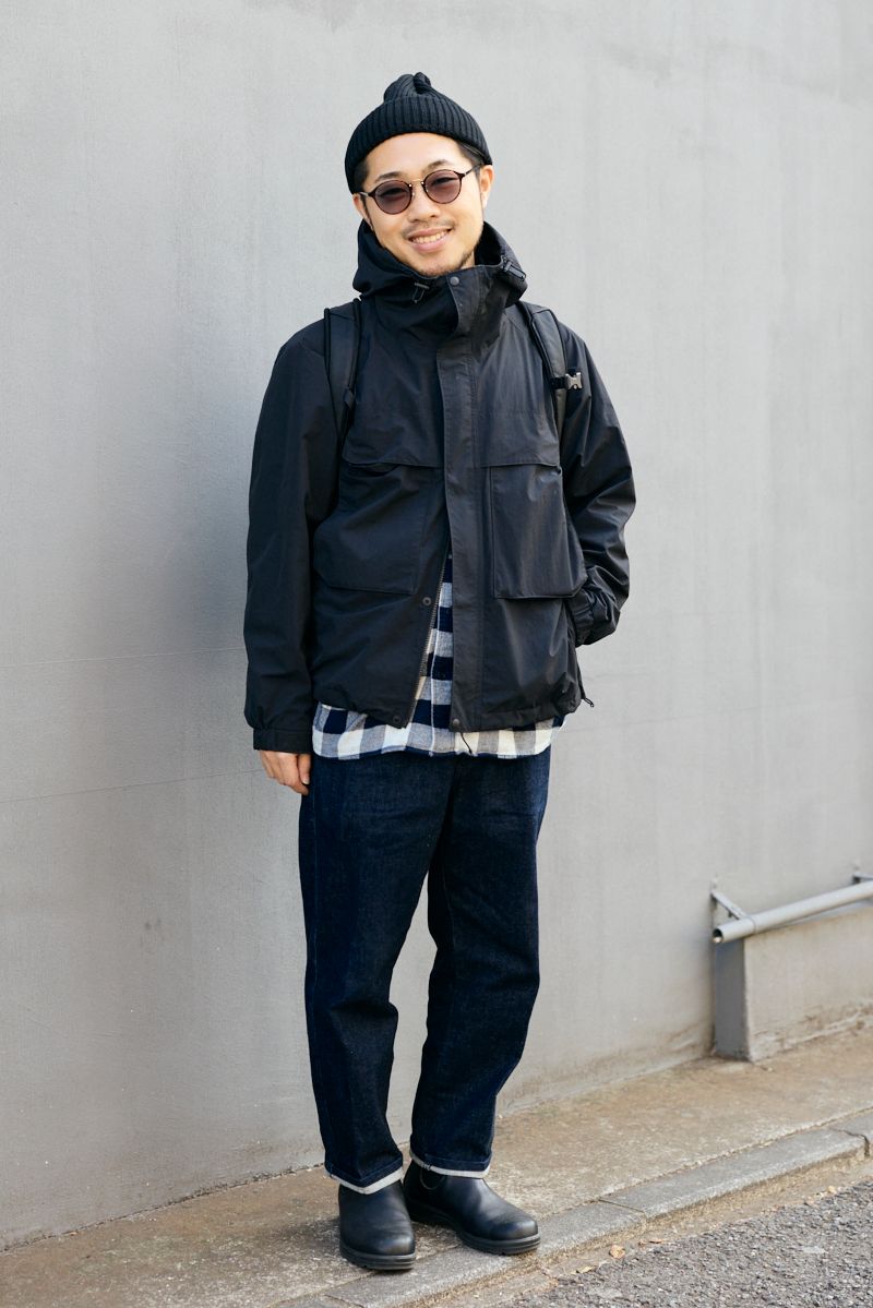 ジャケット、シャツ＝ともにユニクロ