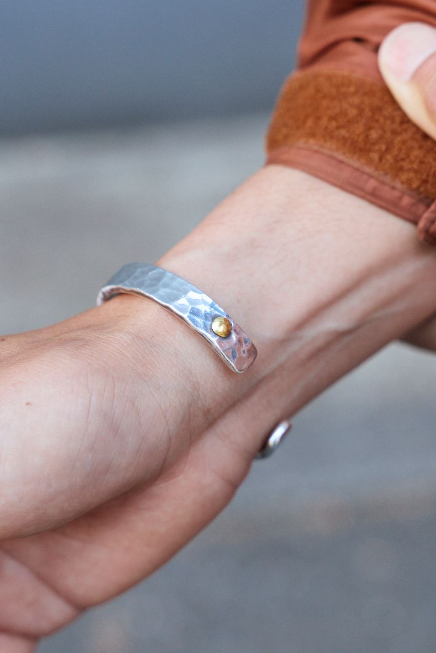 【デニムの“今”をすっぱ抜き】今冬のトレンドは色落ちブルー？洒落た大人の最新デニム事情 - 2枚目の画像