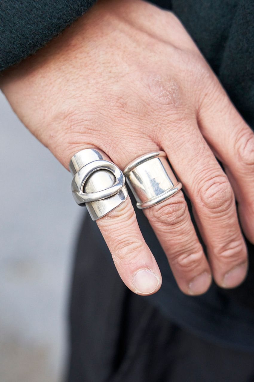 大人のアクセサリーは「ティファニーリング」が調子いい！洒落者5名の愛用品と着こなし - 10枚目の画像