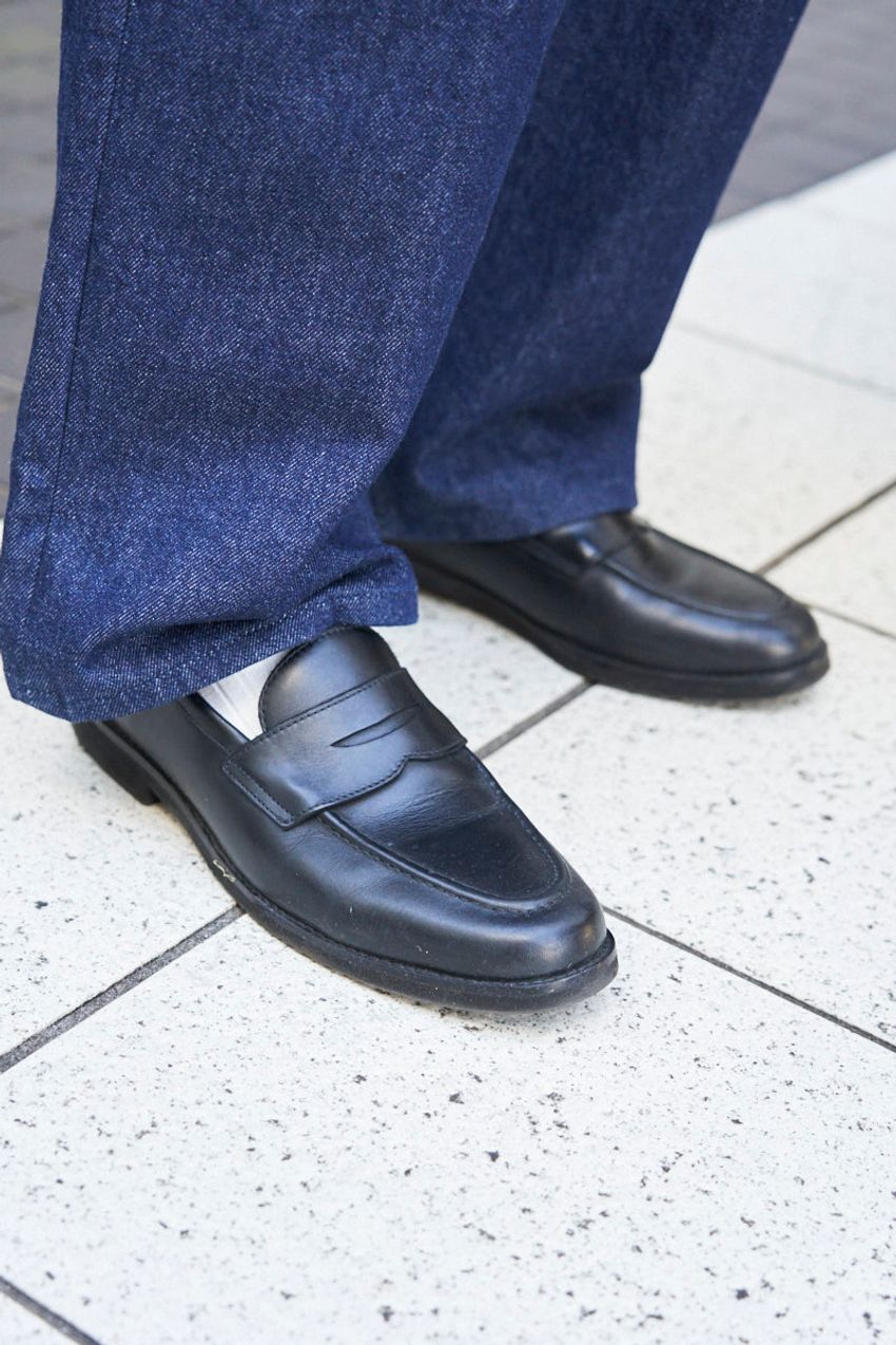 センス良き大人の“ローファー”派をスナップ！みんな何を履いてる？ どう履いてる？ - 7枚目の画像