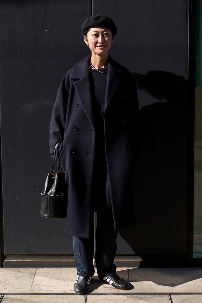 男女共通で「コートスタイル」は“ダークトーン”が間違いなし！街角スナップ5選 - 5枚目の画像