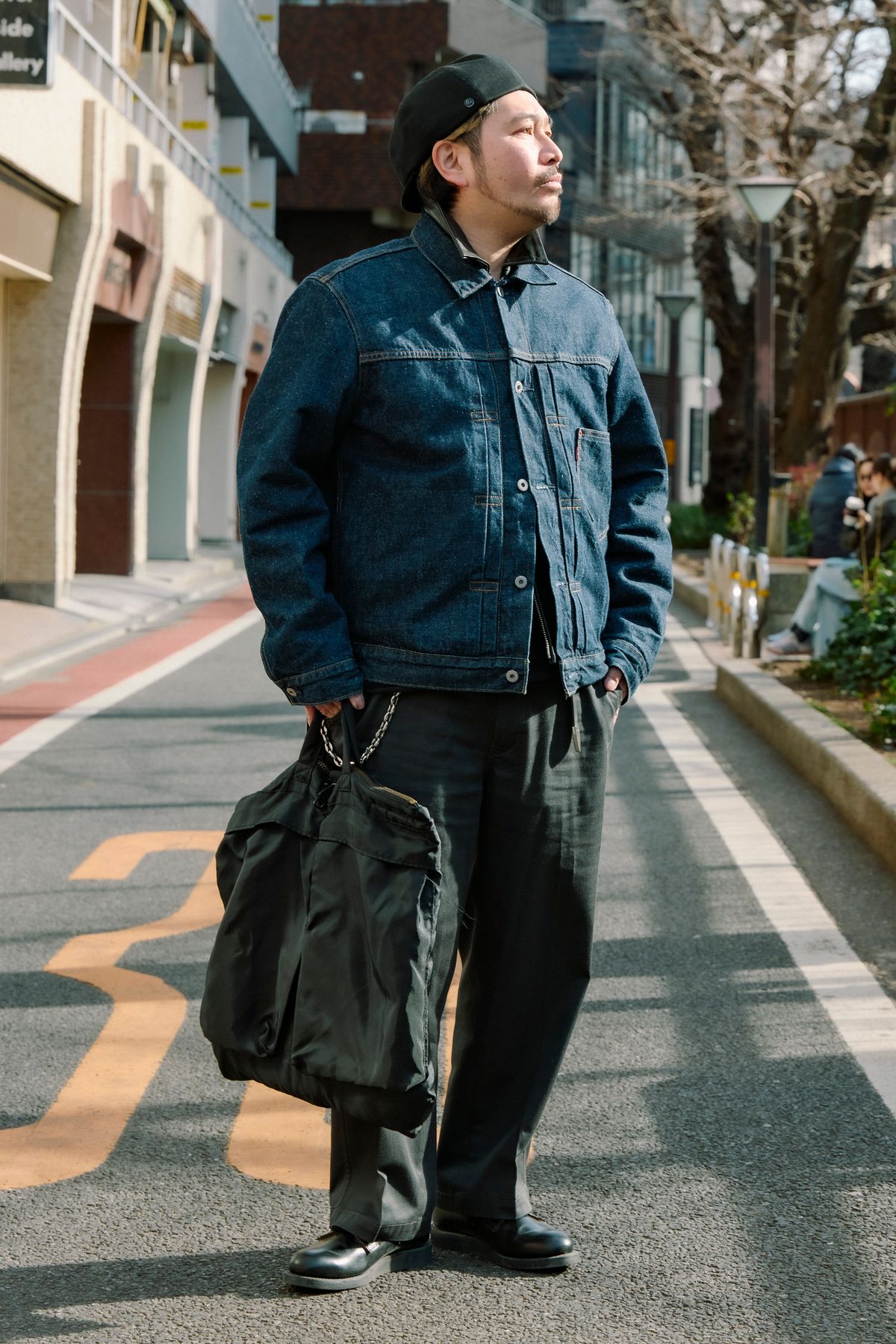 Gジャン、パンツ＝ともにリーバイス