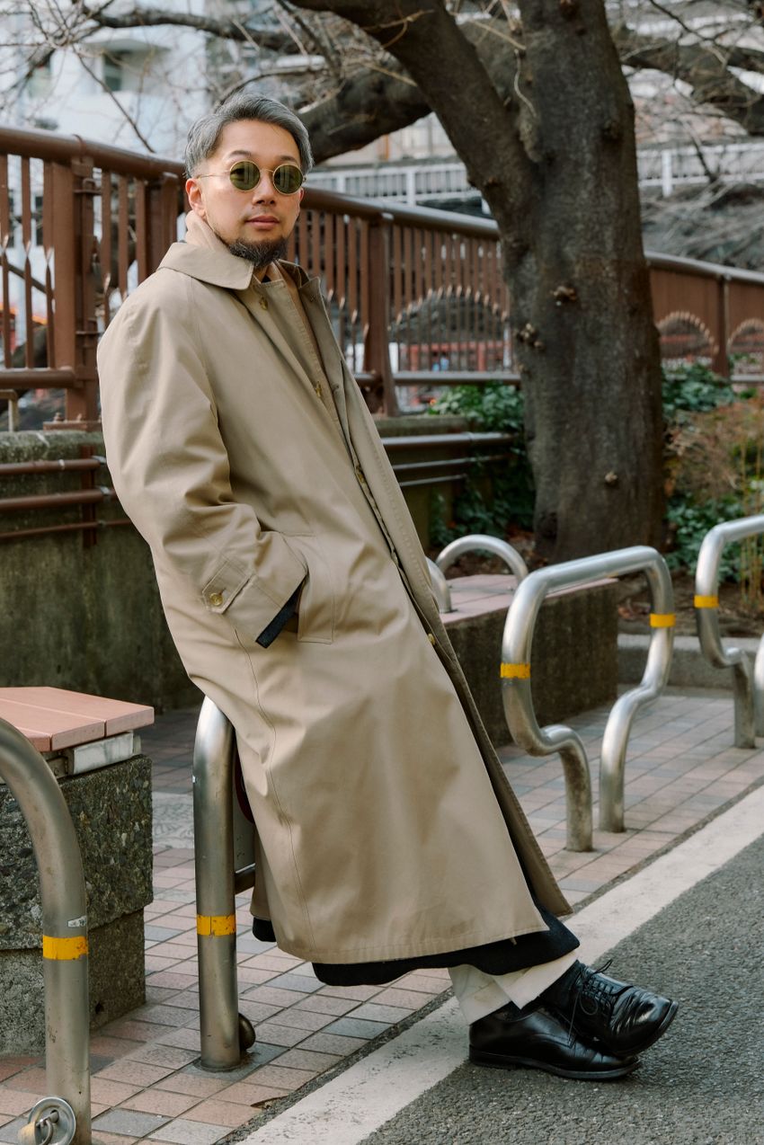 コート派必見の最旬スナップ集！オーセンティックなトレンチからミリタリーまで網羅 - 2枚目の画像