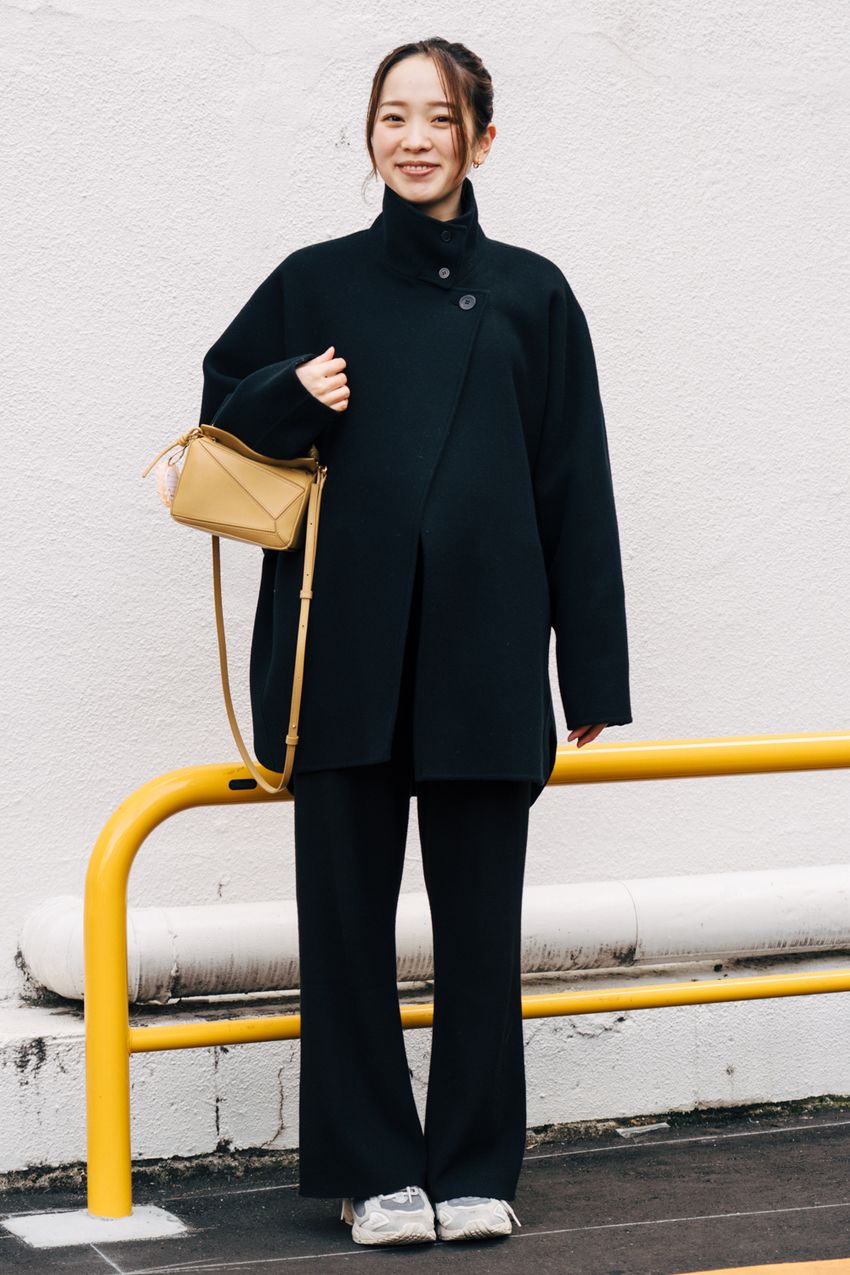 男女共通で「コートスタイル」は“ダークトーン”が間違いなし！街角スナップ5選 - 3枚目の画像