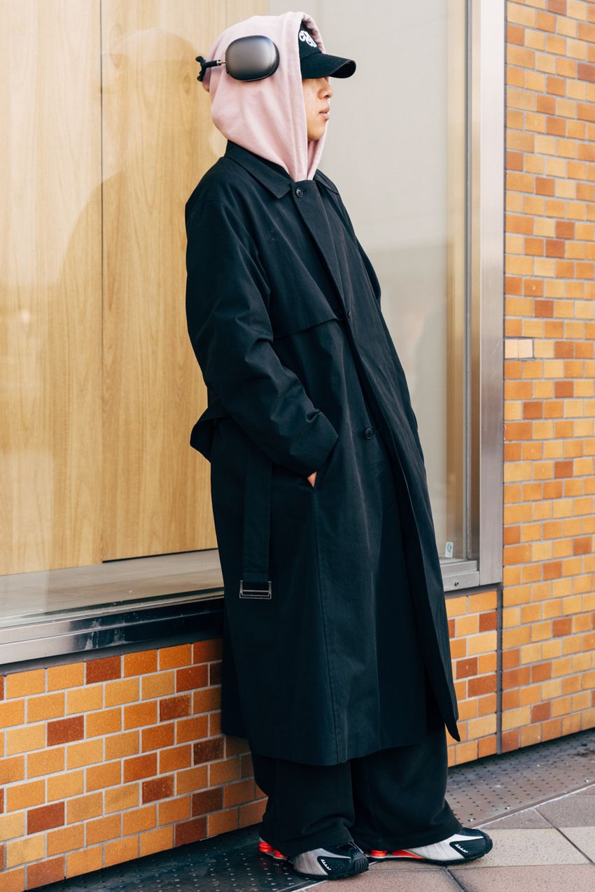 男女共通で「コートスタイル」は“ダークトーン”が間違いなし！街角スナップ5選 - 4枚目の画像