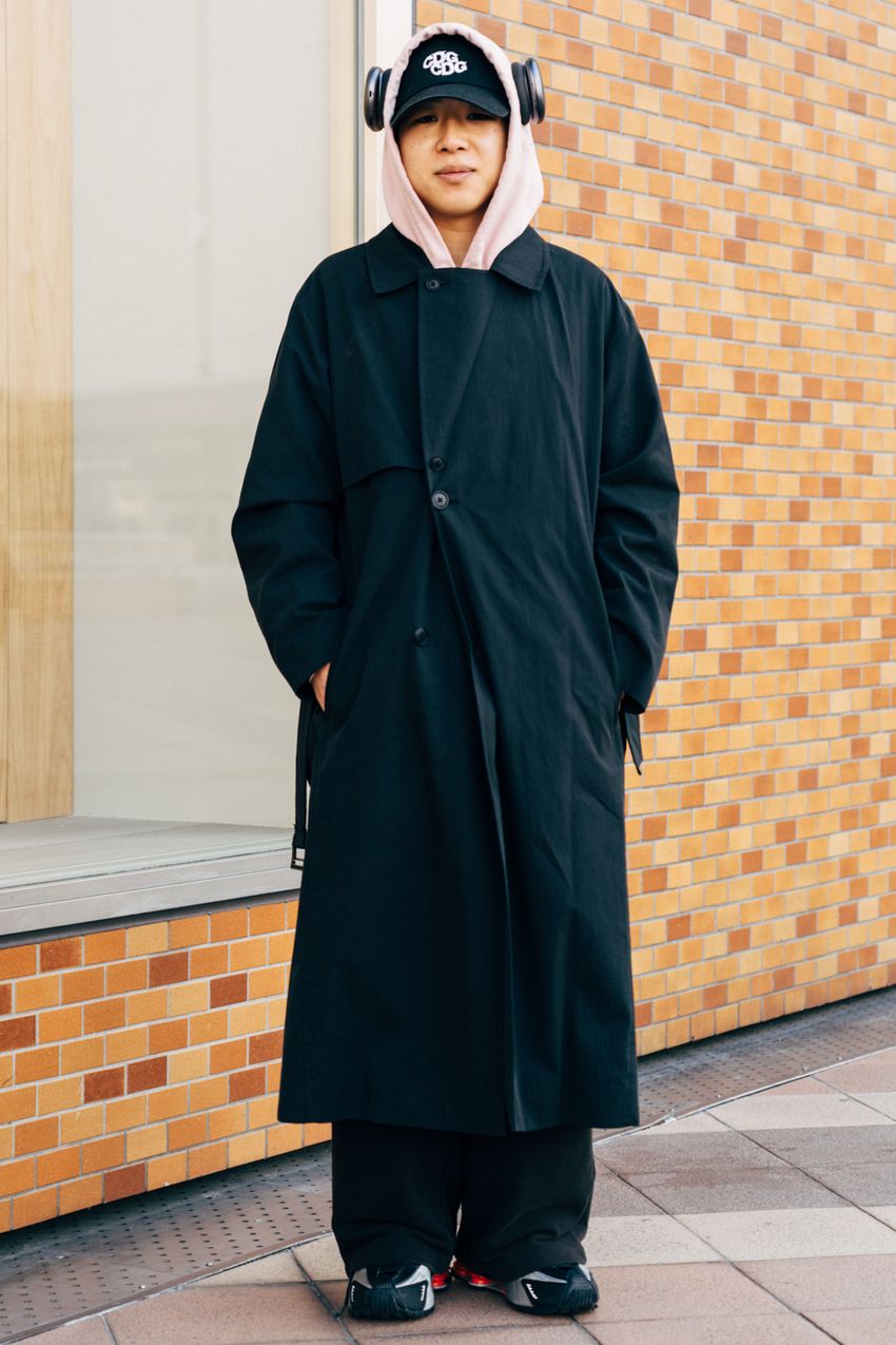 パーカのフードは被っても見栄えよし！合わせに選んだアウターはミリタリー、スタジャンetc. - 8枚目の画像