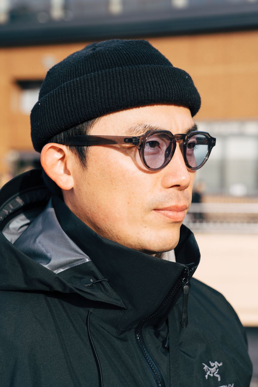 30〜40代のニット帽は“ブラック率”高し。ダウン、デニムジャケットetc.洒落者の合わせをスナップで - 3枚目の画像