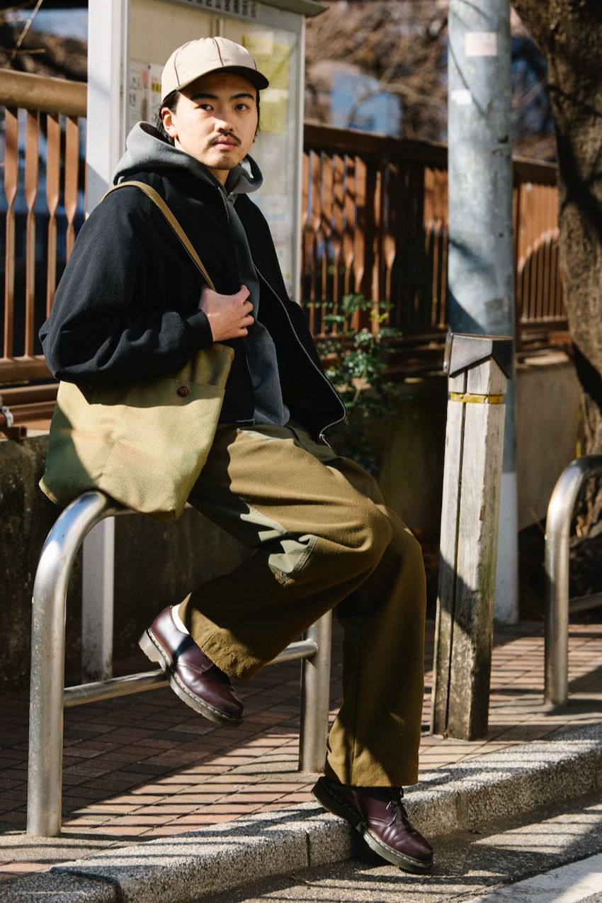 「足元は“ブラウン”がトレンド説」をスナップで検証！特に“アースカラー”コーデと好相性だった - 2枚目の画像