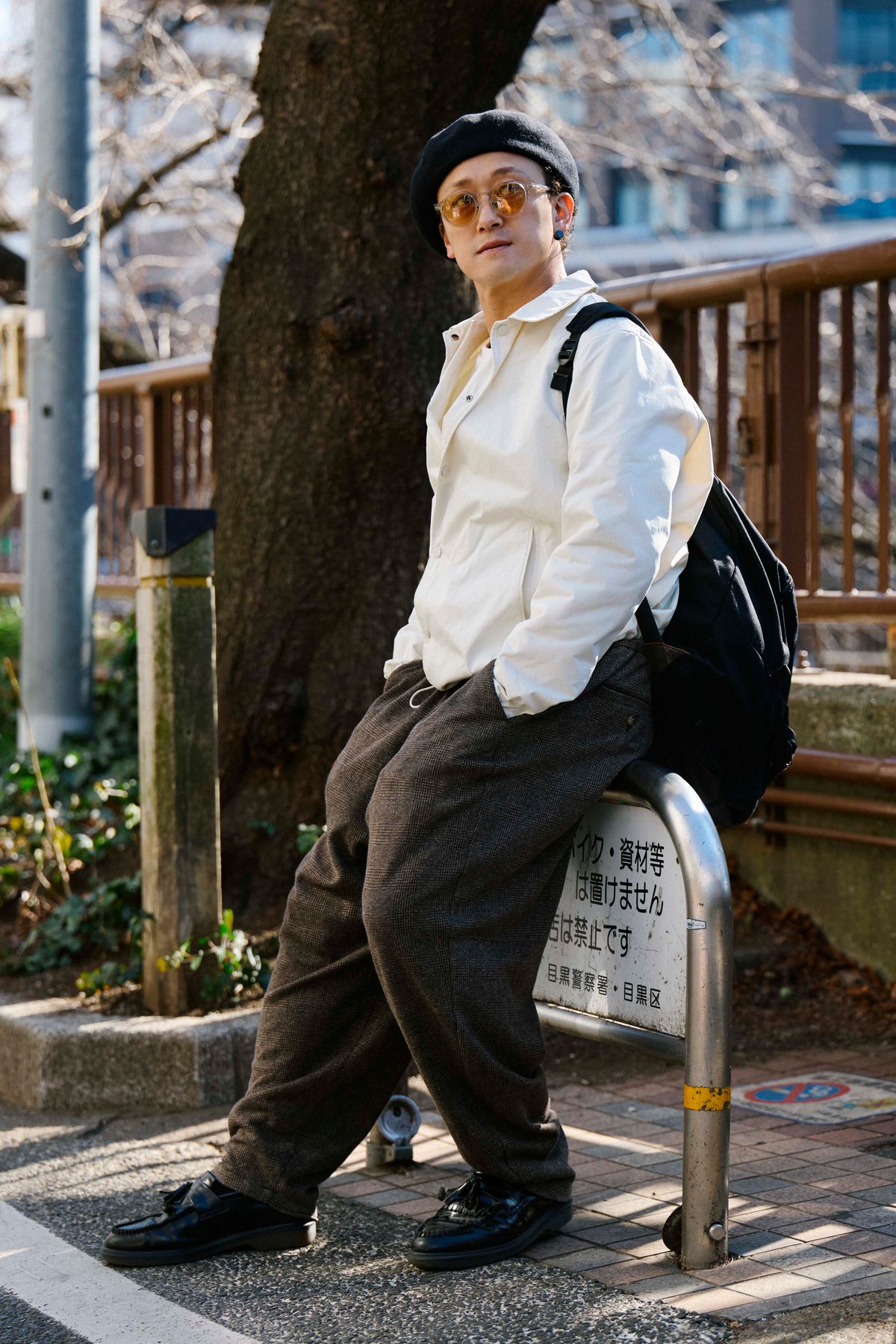 ジャケット ザラ  カットソー ザロウ  パンツ ホワイトマウンテニアリング  シューズ ドクターマーチン  帽子 カシラ  眼鏡 ボノックス  バッグ コムデギャルソン  ピアス タイムイズオン