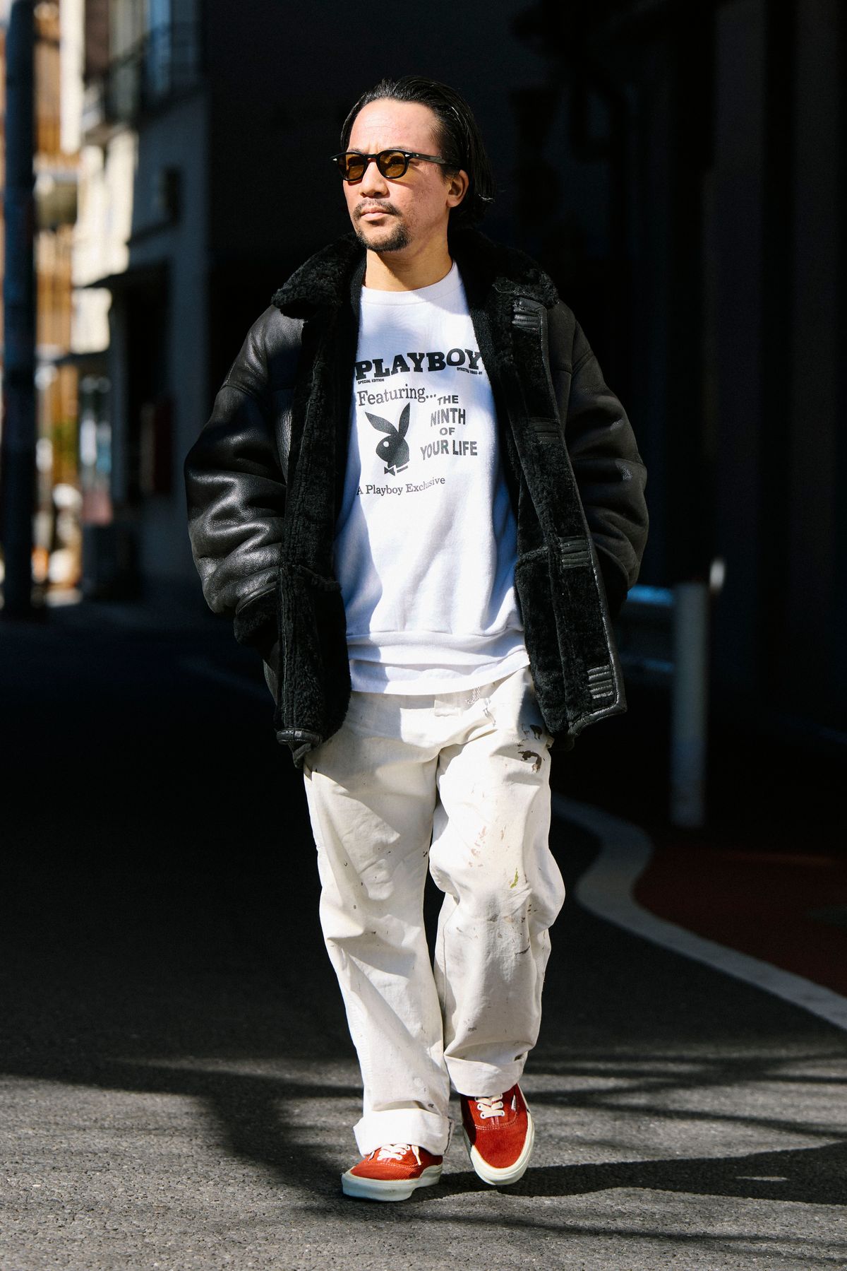 ジャケット、カットソー、パンツ＝すべて古着