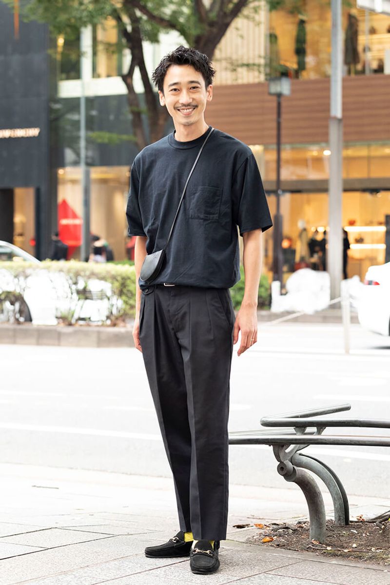 夏のブラックコーデは、ソックスの差し色で軽くする 相田正輝