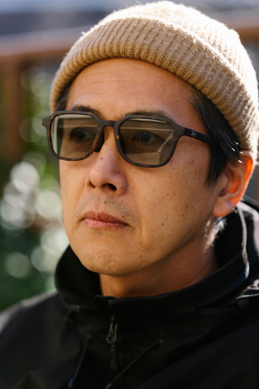 【50代、60代】洒落た先輩たちが実践した“オールブラックコーデ”。トレンドを超えた説得力の由来 - 3枚目の画像