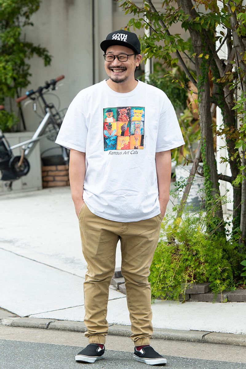 シンプルコーデをプリントTでキャラ立ち。その好例 瀬川信太郎