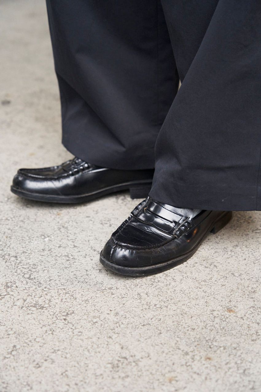 パーカのフードは被っても見栄えよし！合わせに選んだアウターはミリタリー、スタジャンetc. - 3枚目の画像