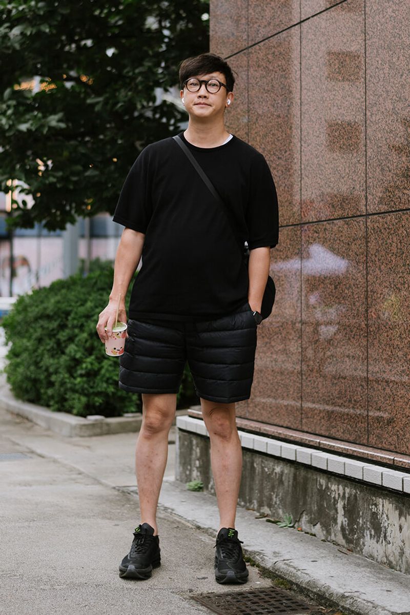 オールブラックが立体的になる、パンツのひとクセ 東英和