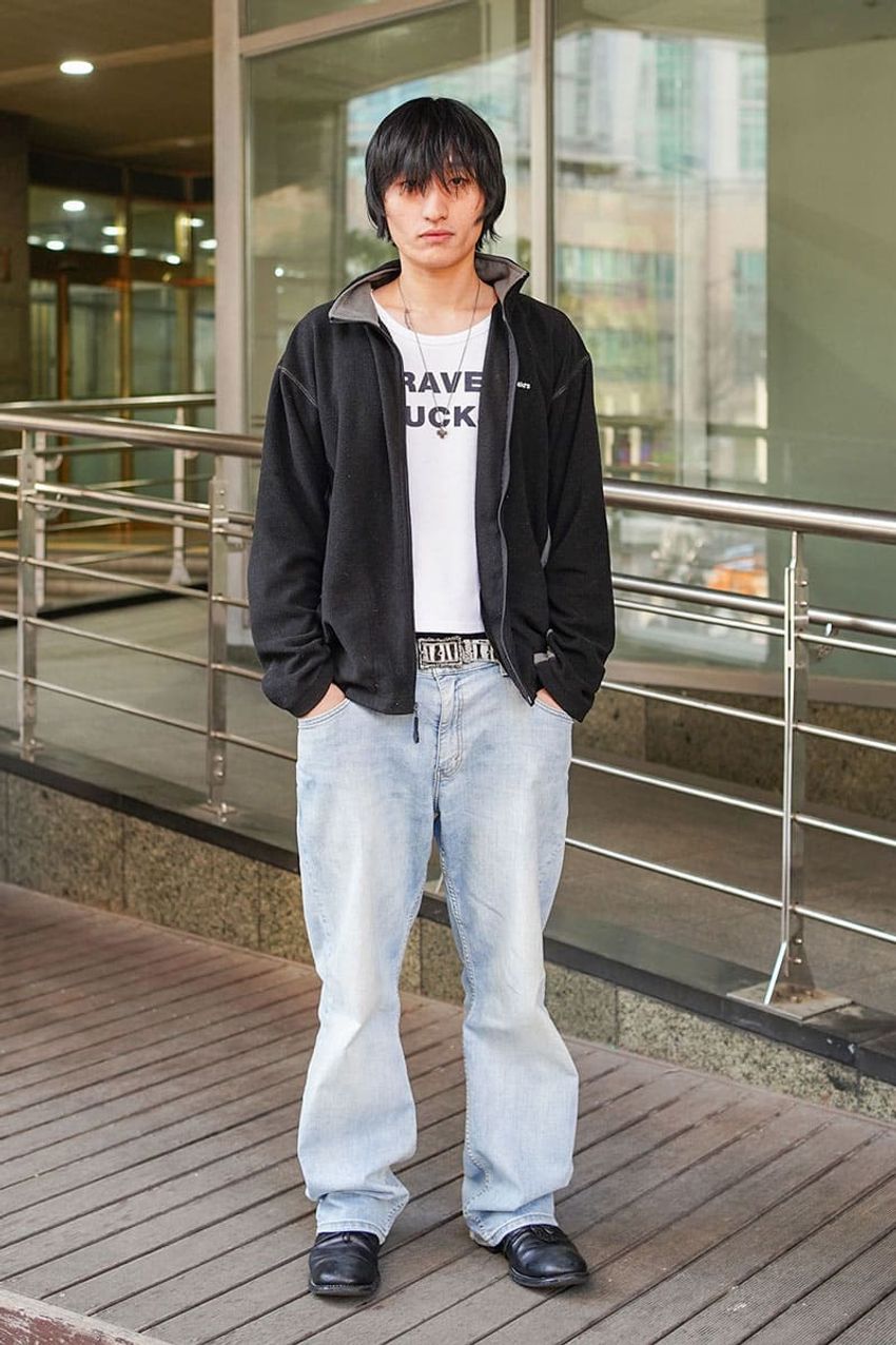 春のデニムは“適度に太め”が人気！革ジャン、短丈アウターetc.今っぽく見せた5名のコーデ紹介 - 6枚目の画像