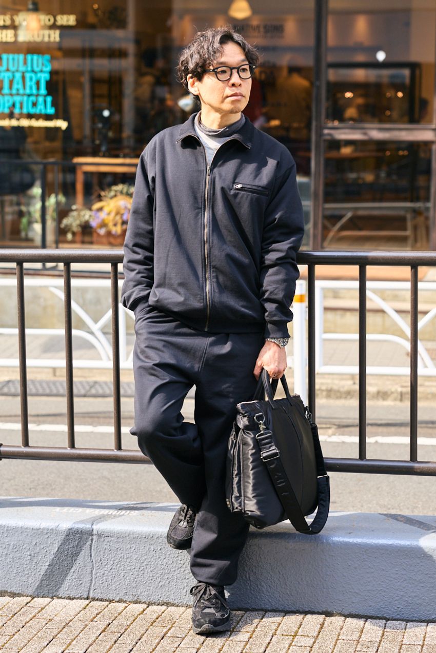 【黒ジャンパー厳選集】春に使える軽アウターを街角スナップで調査！5名の洒落者たちの愛用品 - 10枚目の画像