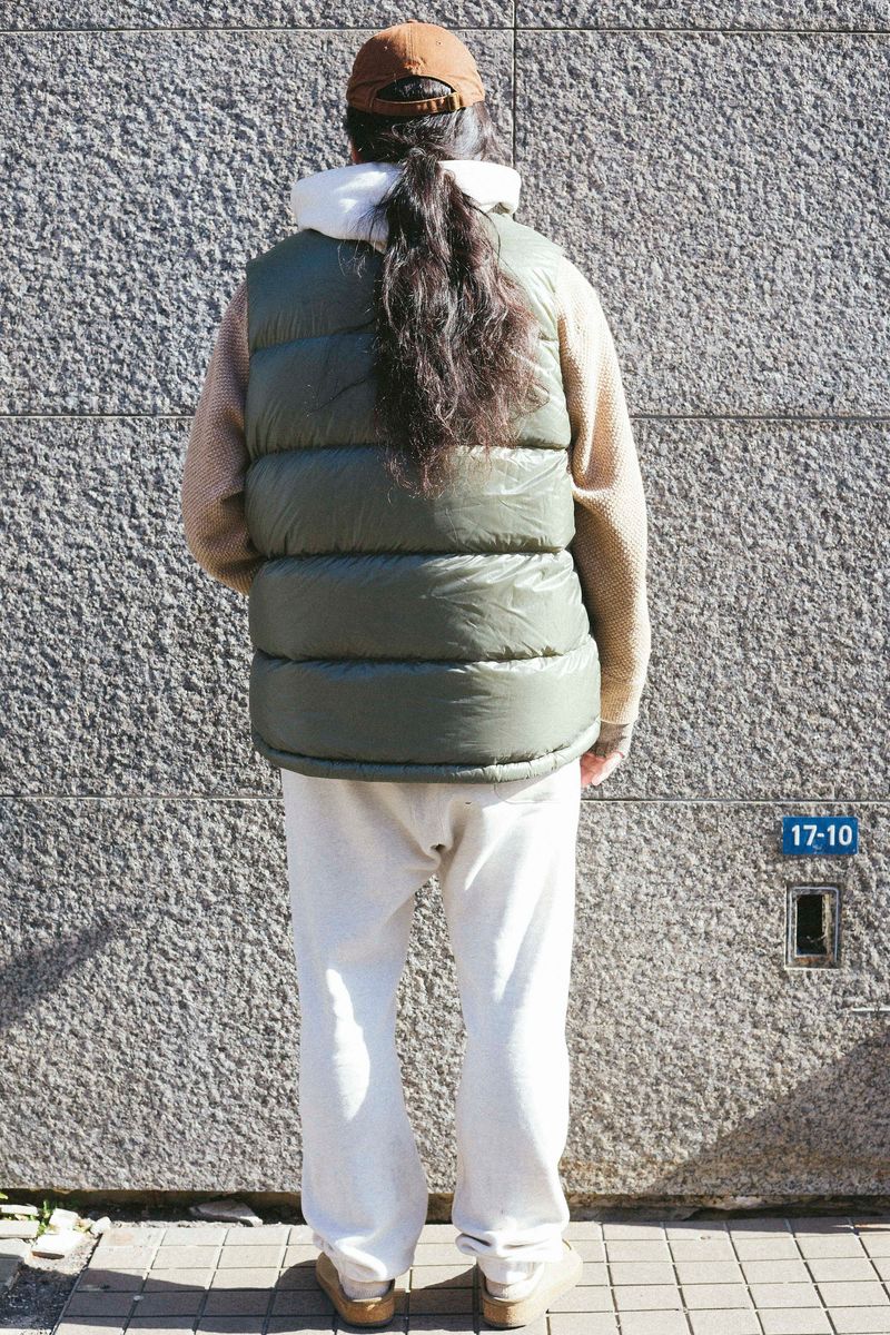 ピルグリムサーフ+サプライ×ナンガのダウンベストコーディネート | 260223-0756-06 西村尚悟 4枚目の写真