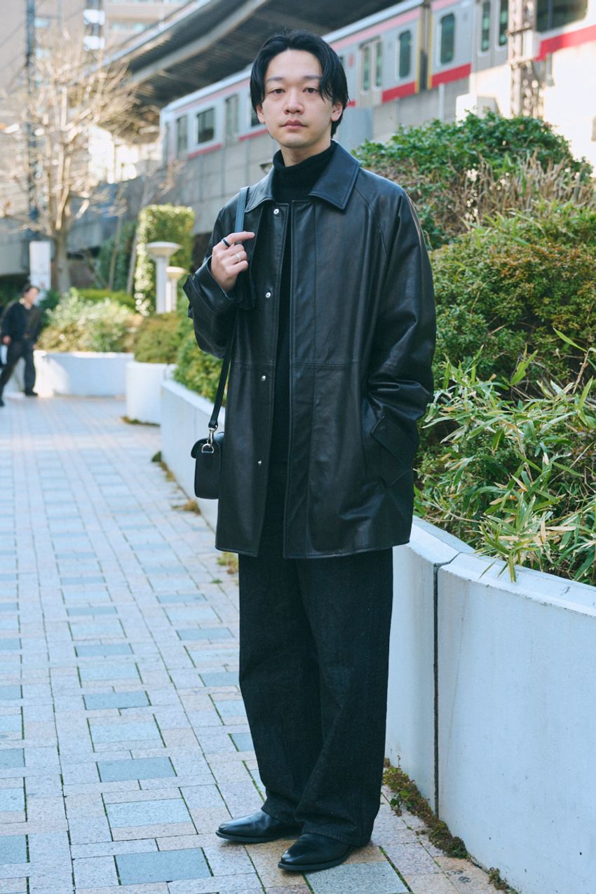 街で見つけた“オールブラック”コーデの上級者たち！ミニマル、洗練、都会的なスナップ5選 - 11枚目の画像