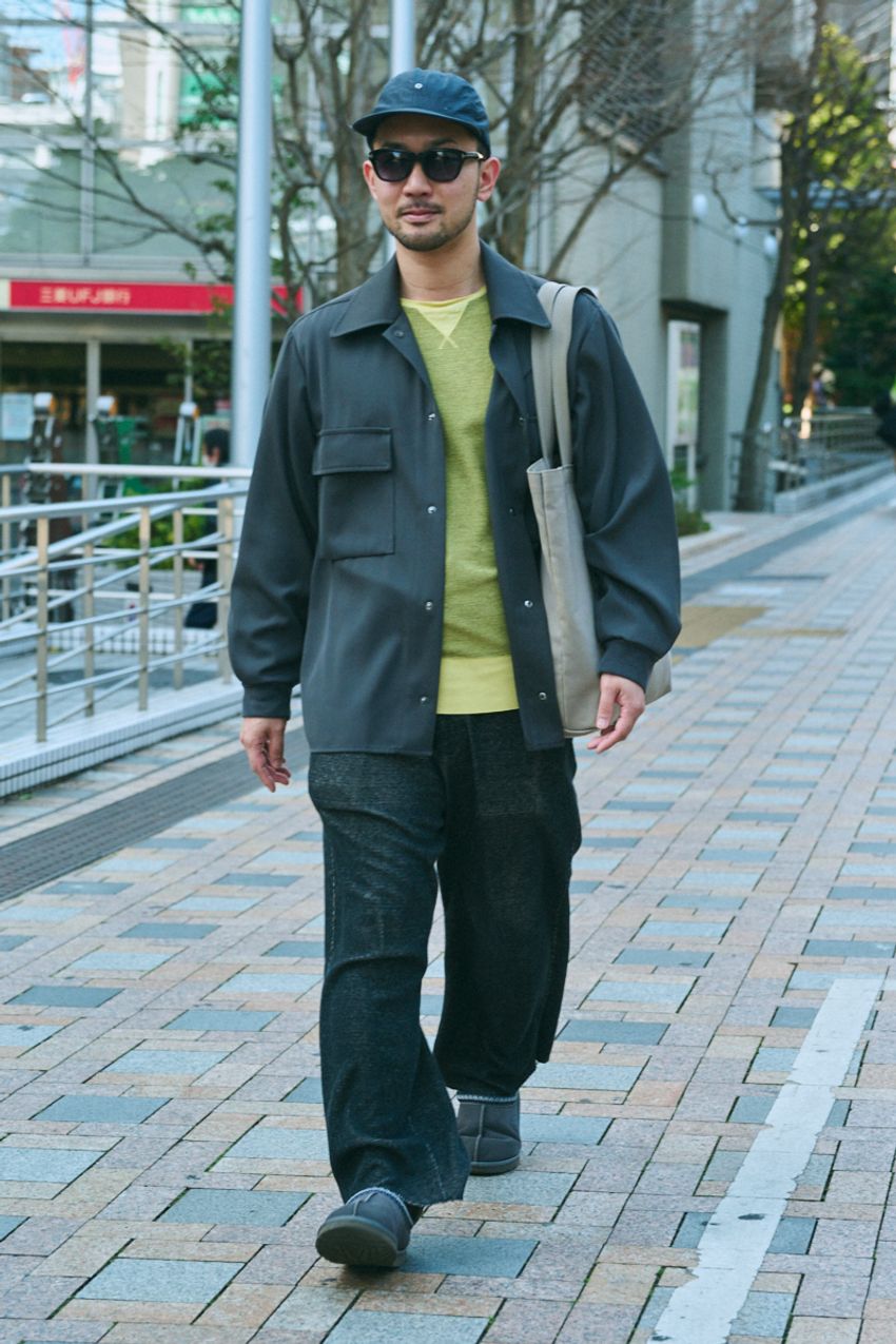 春の一軍服“スウェット”コーデ好例をスナップで！ユニクロ、ロスアパetc.洒落者たちの愛用品 - 4枚目の画像