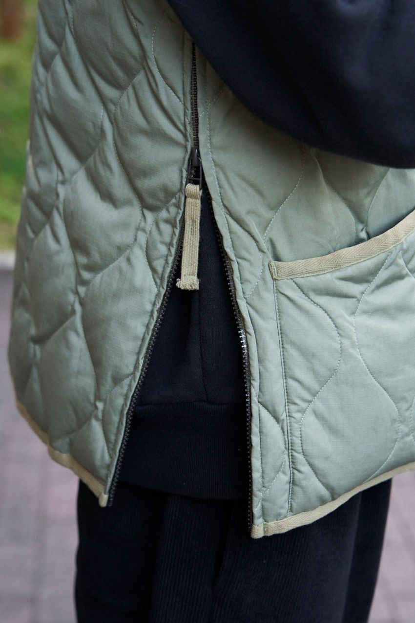 これから重宝する“ベスト”コーディネイト。カーハート、古着etc. 街角のリアルにフォーカス - 6枚目の画像