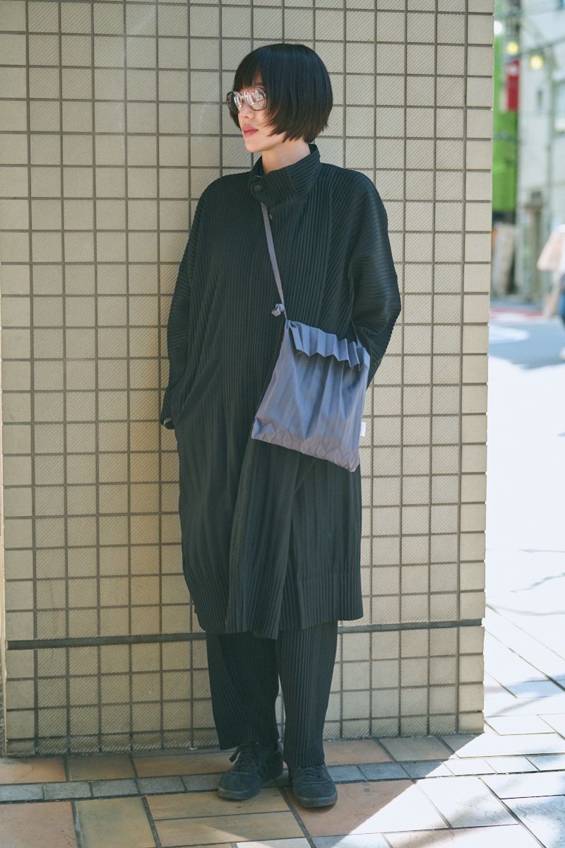 イッセイミヤケのコートコーディネート | 260307-0948-36 溝渕 2枚目の写真