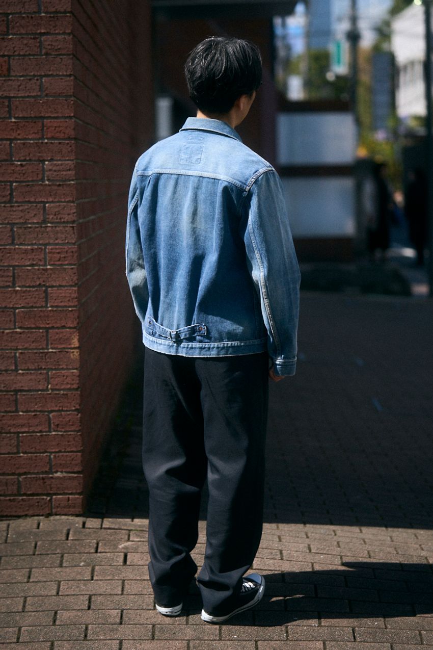 デニム、ジャケット、パンツetc.ユニクロの“1点使い”で洒落た街の大人たちをスナップ！ - 11枚目の画像