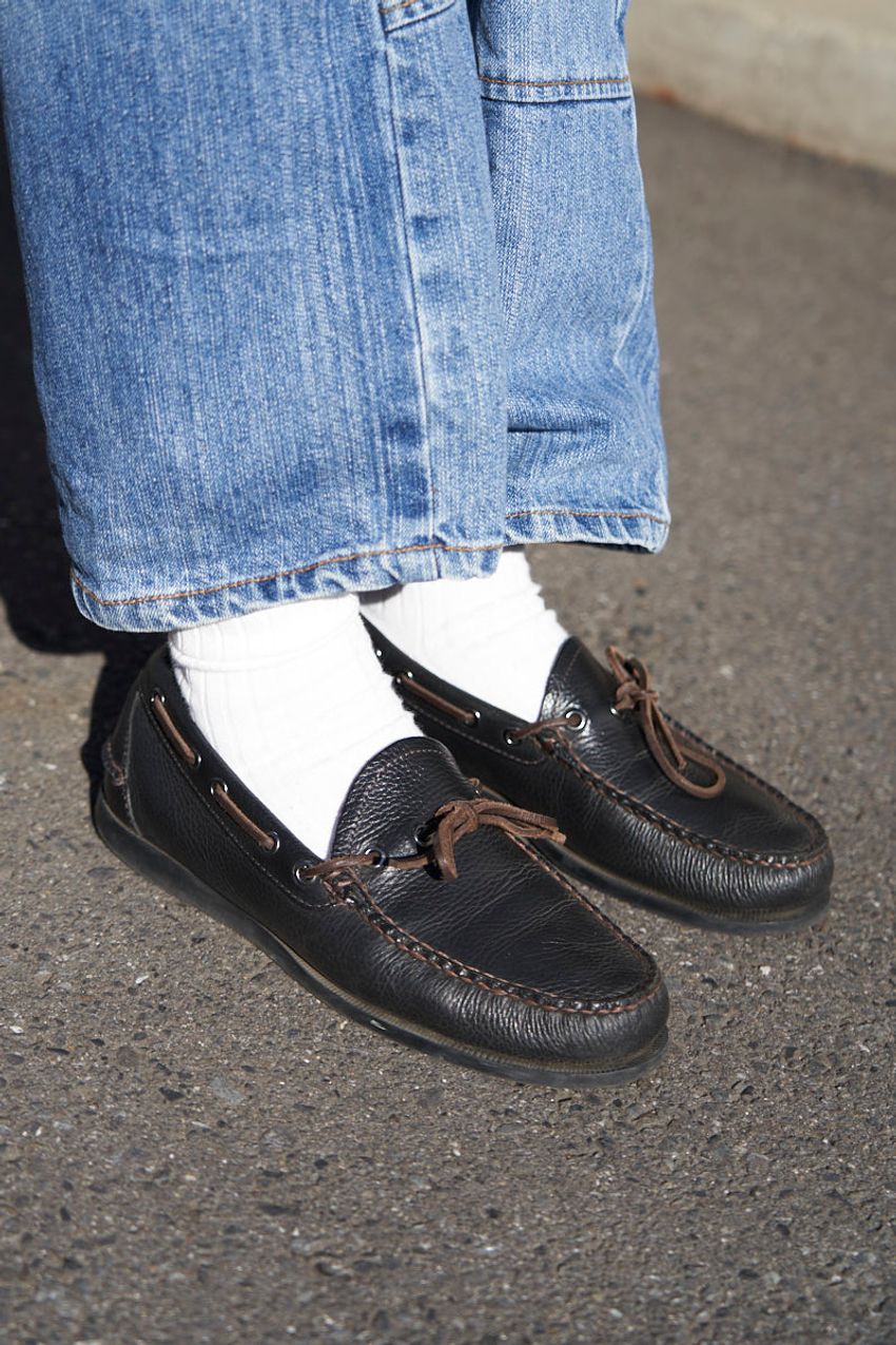 春のデニムは“適度に太め”が人気！革ジャン、短丈アウターetc.今っぽく見せた5名のコーデ紹介 - 10枚目の画像