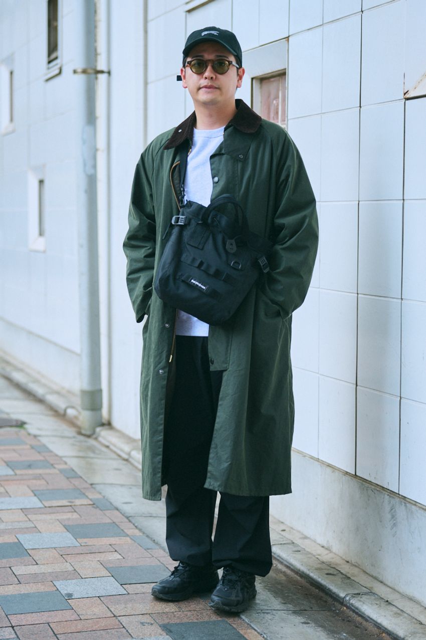 ニューバランス、ナイキetc.“オールブラック”のスニーカー、みんな何履いてる？街角で調査してみた - 3枚目の画像