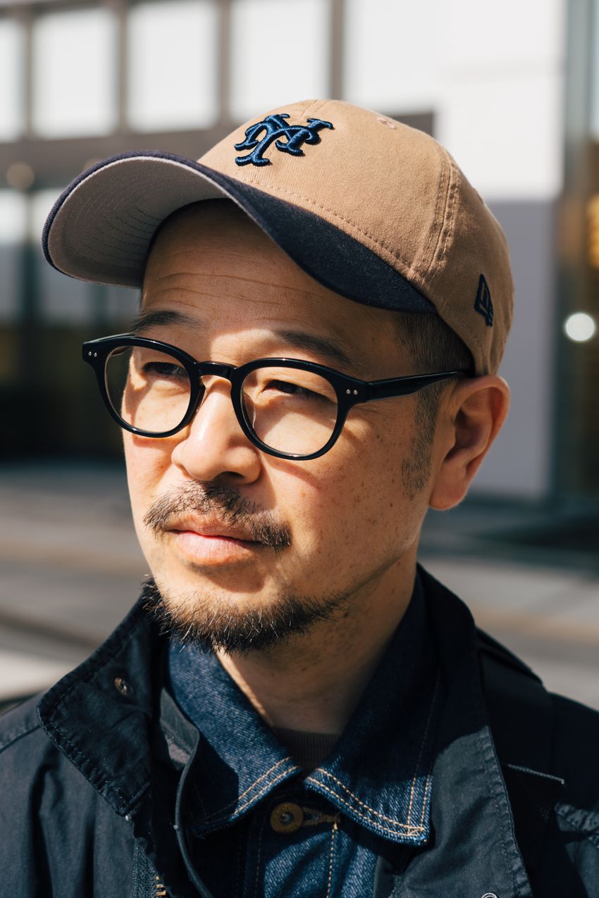 大定番「ベージュパンツ」。洒落た男たちはトップスに何を選んでいる？ 5人の好例をパパラッチ - 9枚目の画像